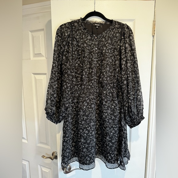 Madewell Ruffle-Neck Button-Front Mini
Dress in Dotted Vines medium - Picture 5 of 14
